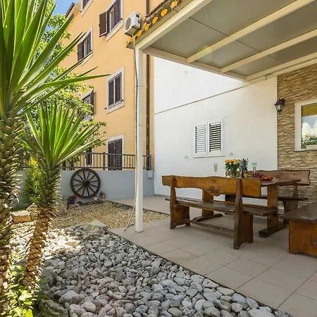 Areloj Semesterbostad Split